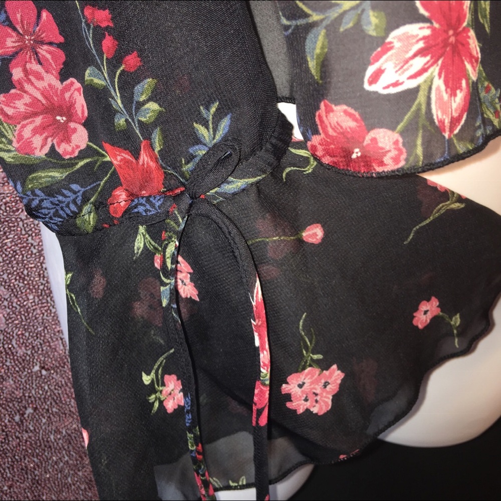 Juniors' Printed Off-The-Shoulder Ruffle Blouse - Picture 3 of 7